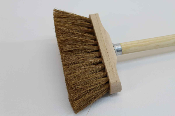 Kokos-Kehrbesen mit Stiel